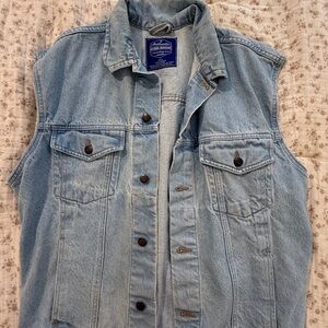 Light Wash Denim Sleeveless Jacket Vest